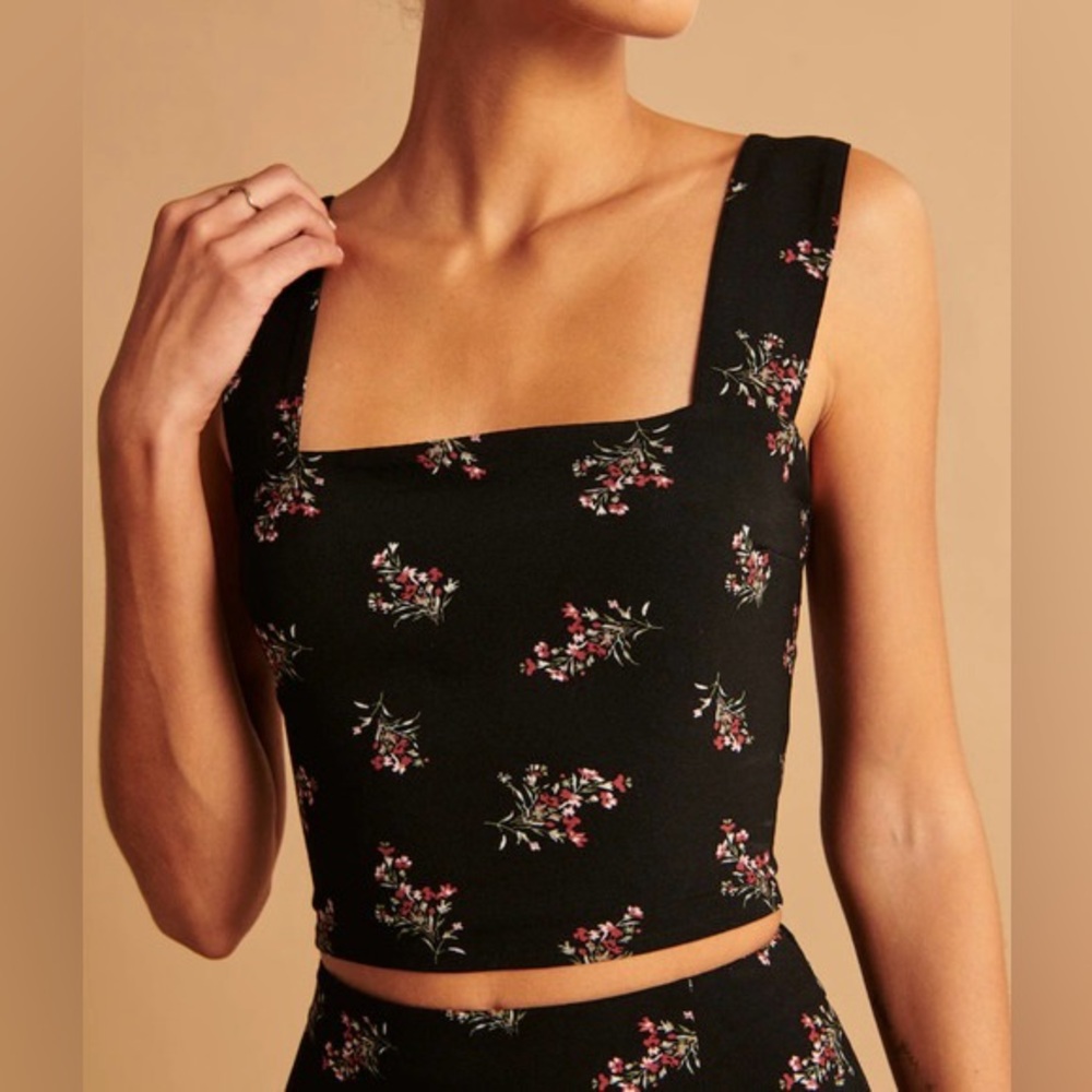 Abercrombie & Fitch Black Floral Cropped Tank Top, Size Medium